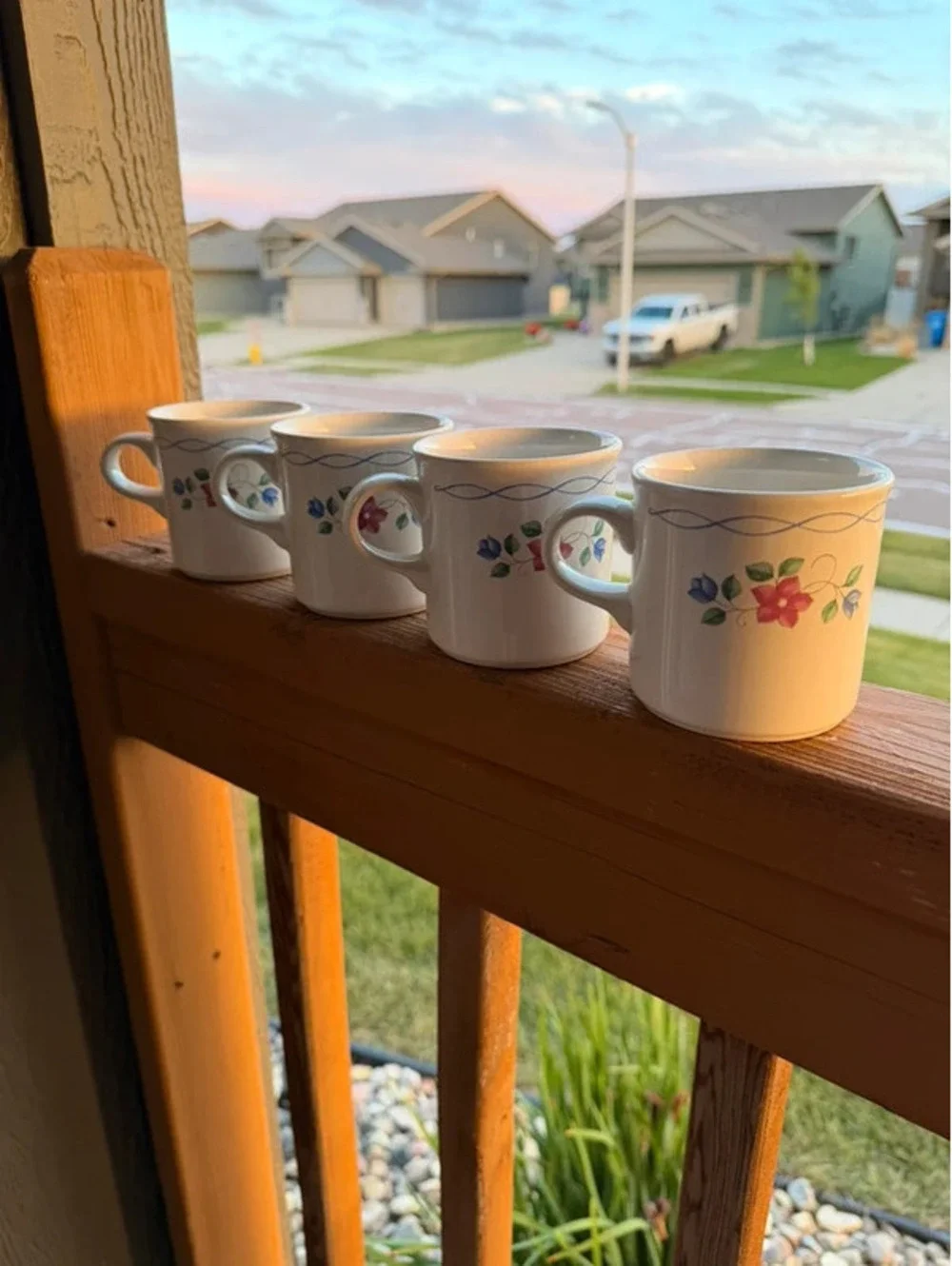 Vintage Pfaltzgraff Bonnie Brae Stoneware Coffee Mugs Set of 4 USA Floral